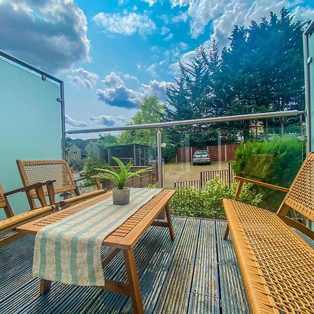 2 Bedroom City Centre Apartment In High Wycombe With Parking Εξωτερικό φωτογραφία