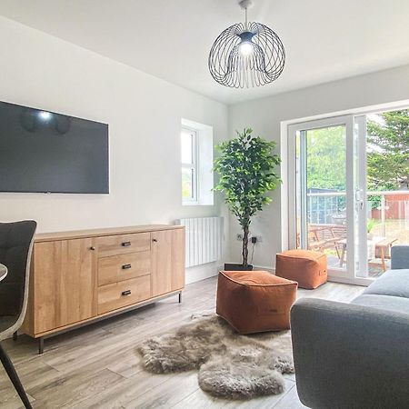2 Bedroom City Centre Apartment In High Wycombe With Parking Εξωτερικό φωτογραφία