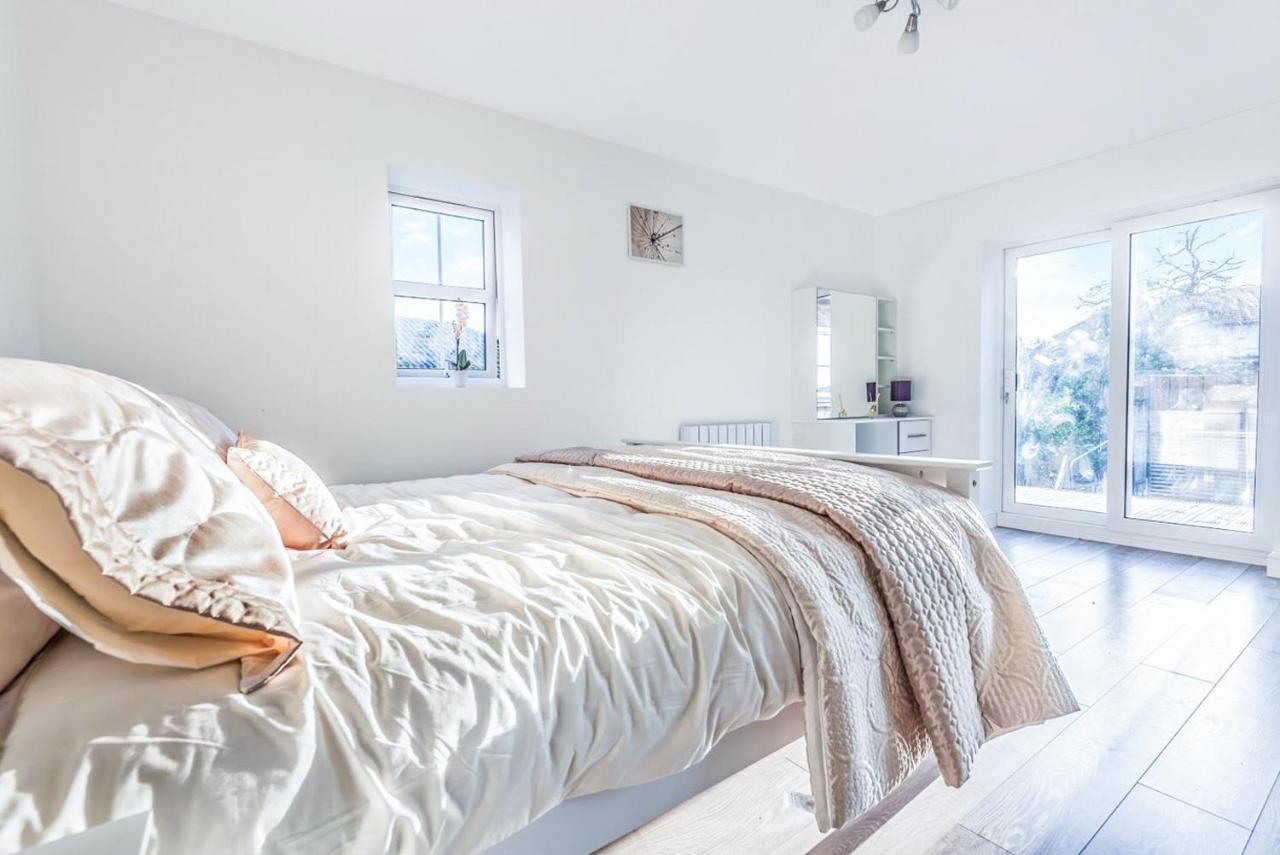 2 Bedroom City Centre Apartment In High Wycombe With Parking Εξωτερικό φωτογραφία