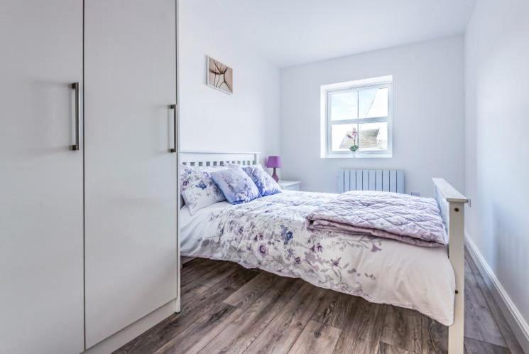 2 Bedroom City Centre Apartment In High Wycombe With Parking Εξωτερικό φωτογραφία