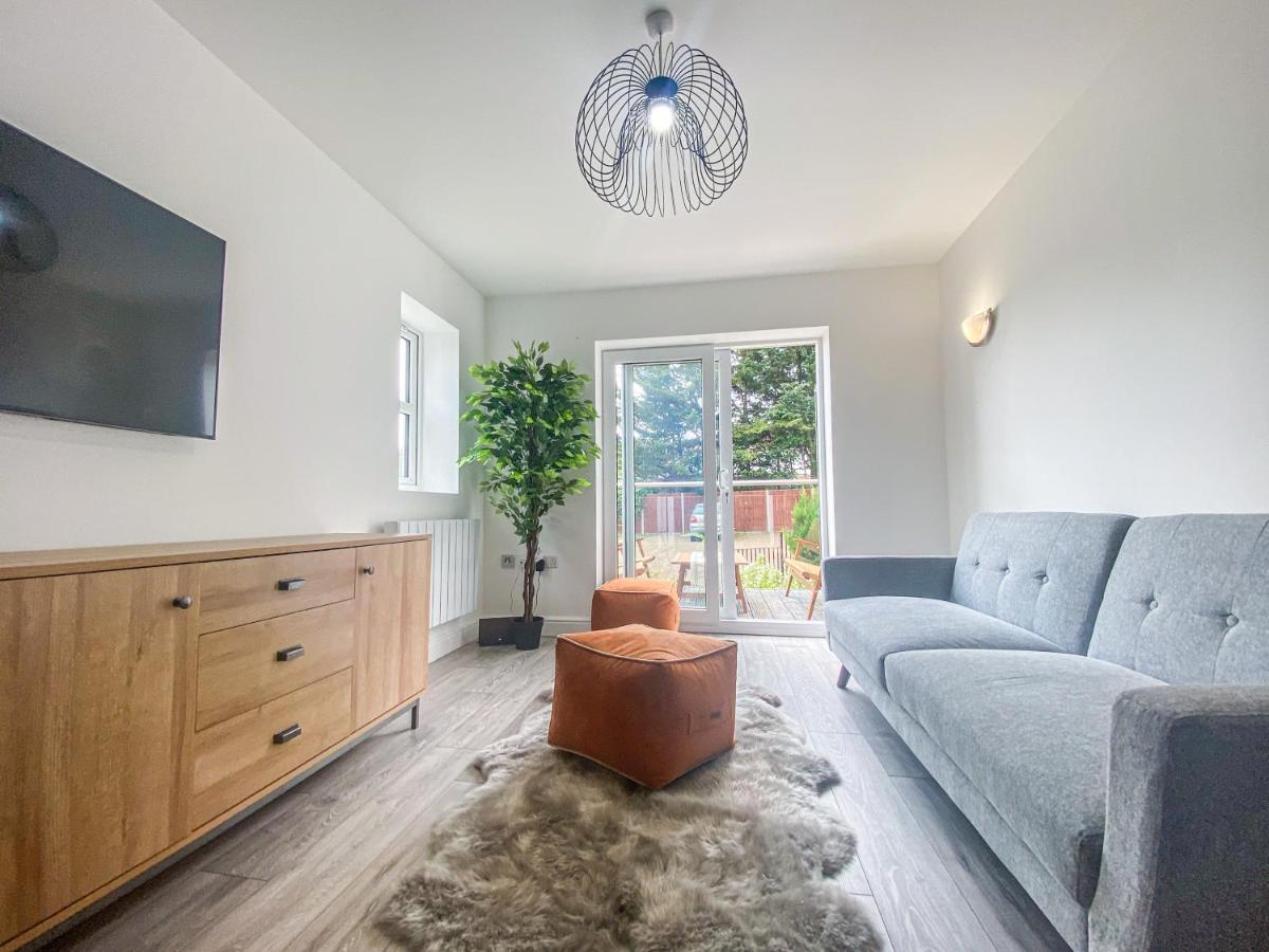 2 Bedroom City Centre Apartment In High Wycombe With Parking Εξωτερικό φωτογραφία