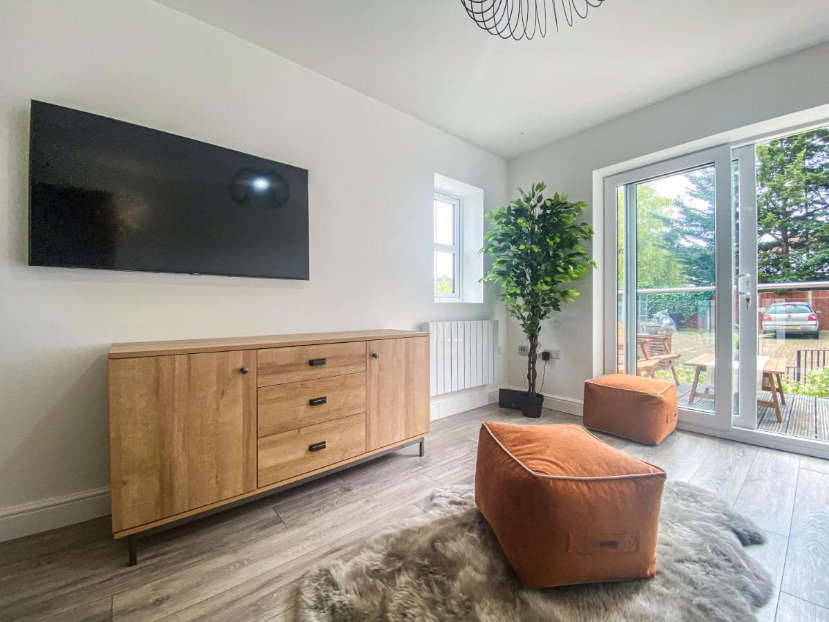 2 Bedroom City Centre Apartment In High Wycombe With Parking Εξωτερικό φωτογραφία