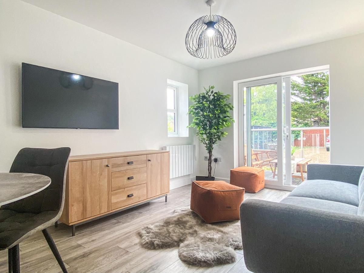 2 Bedroom City Centre Apartment In High Wycombe With Parking Εξωτερικό φωτογραφία