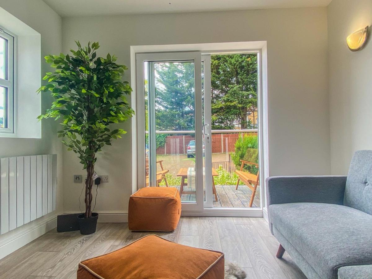 2 Bedroom City Centre Apartment In High Wycombe With Parking Εξωτερικό φωτογραφία