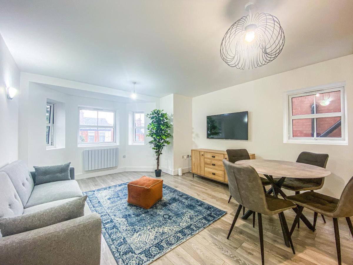 2 Bedroom City Centre Apartment In High Wycombe With Parking Εξωτερικό φωτογραφία