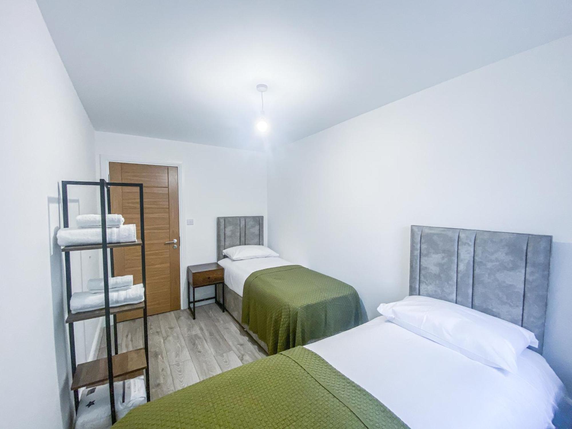 2 Bedroom City Centre Apartment In High Wycombe With Parking Εξωτερικό φωτογραφία