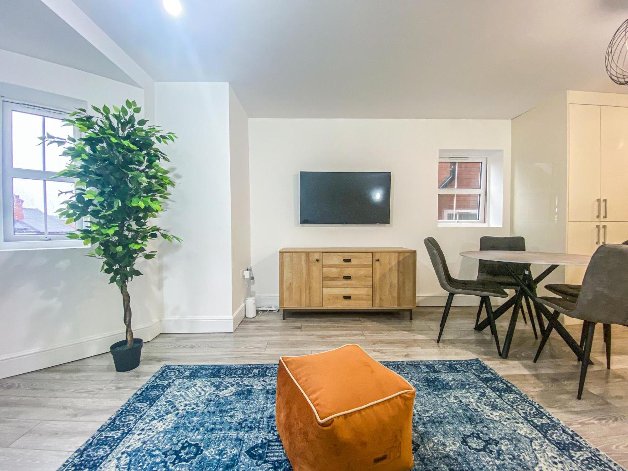 2 Bedroom City Centre Apartment In High Wycombe With Parking Εξωτερικό φωτογραφία