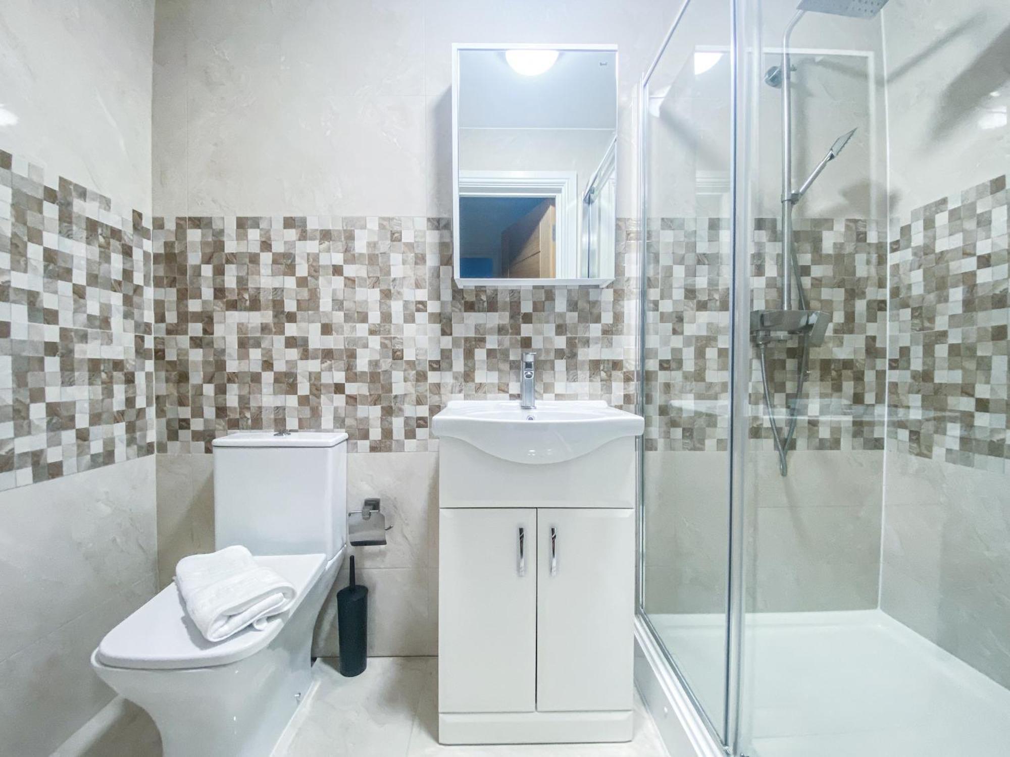 2 Bedroom City Centre Apartment In High Wycombe With Parking Εξωτερικό φωτογραφία