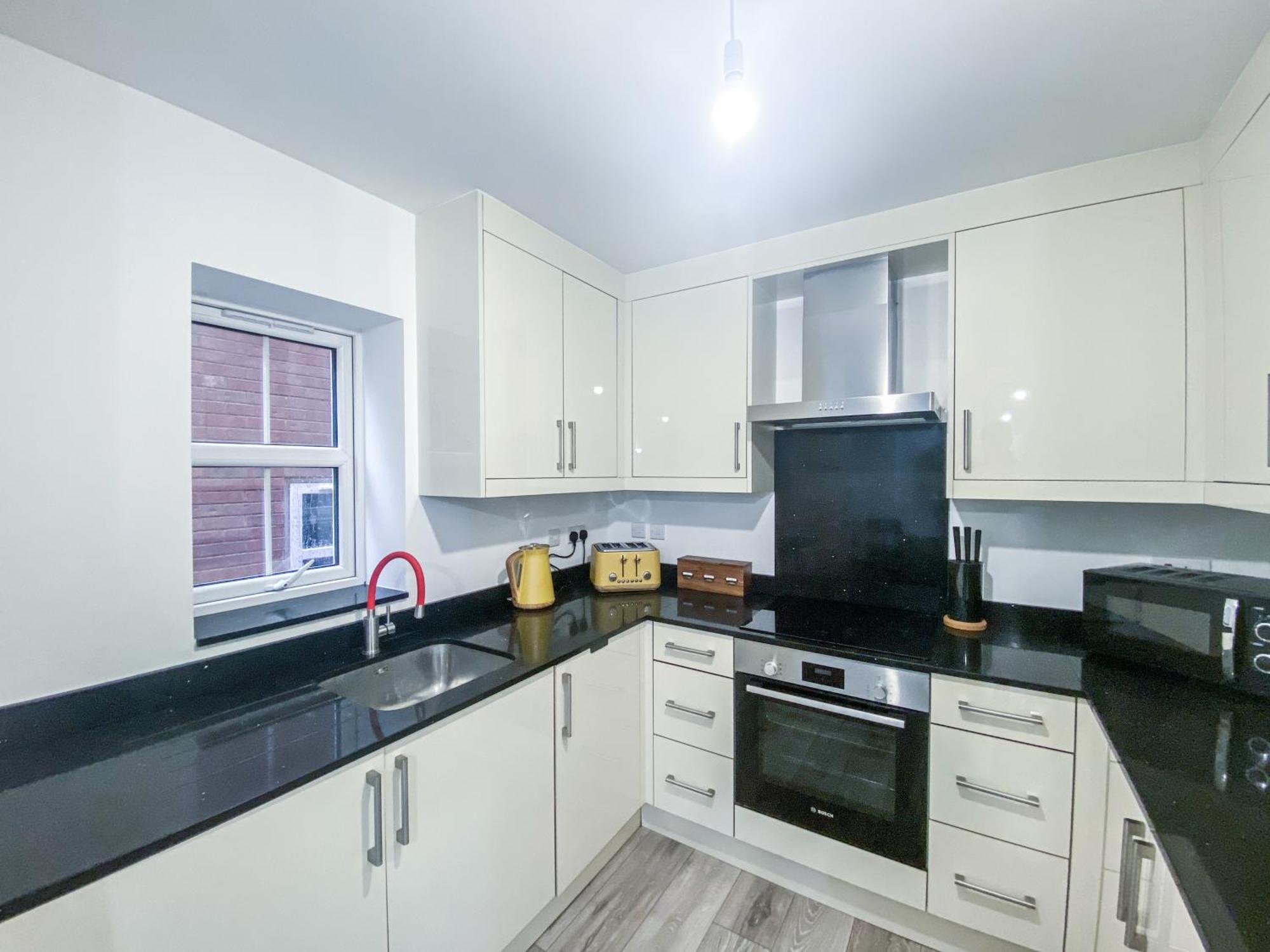 2 Bedroom City Centre Apartment In High Wycombe With Parking Εξωτερικό φωτογραφία