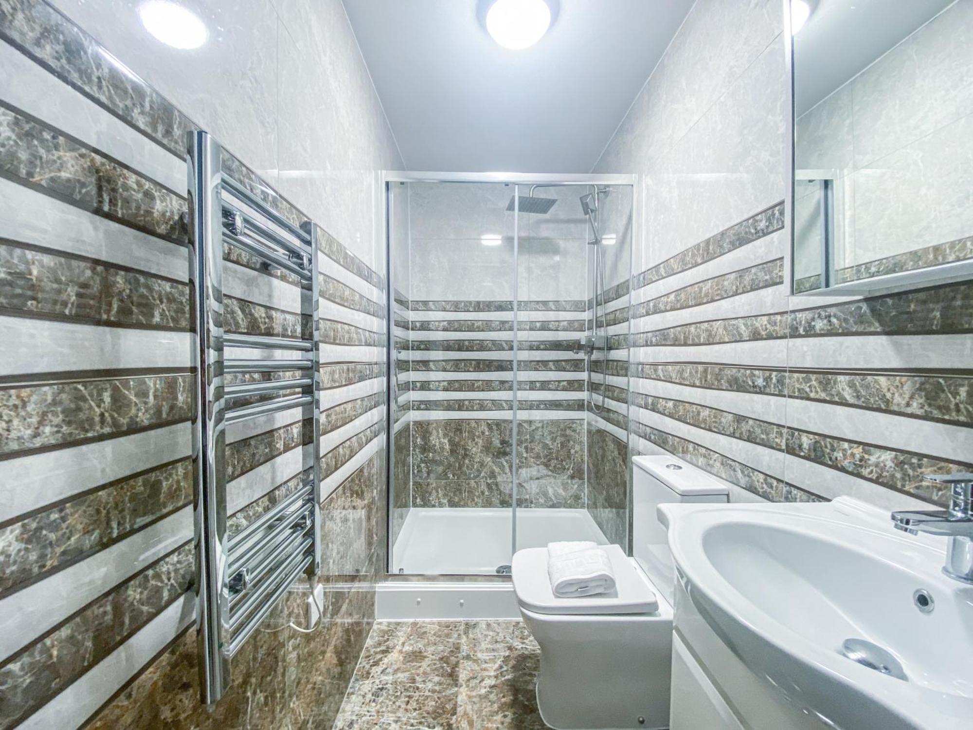 2 Bedroom City Centre Apartment In High Wycombe With Parking Εξωτερικό φωτογραφία