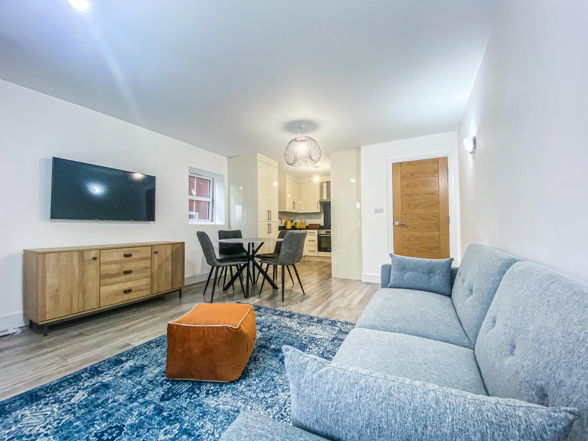 2 Bedroom City Centre Apartment In High Wycombe With Parking Εξωτερικό φωτογραφία
