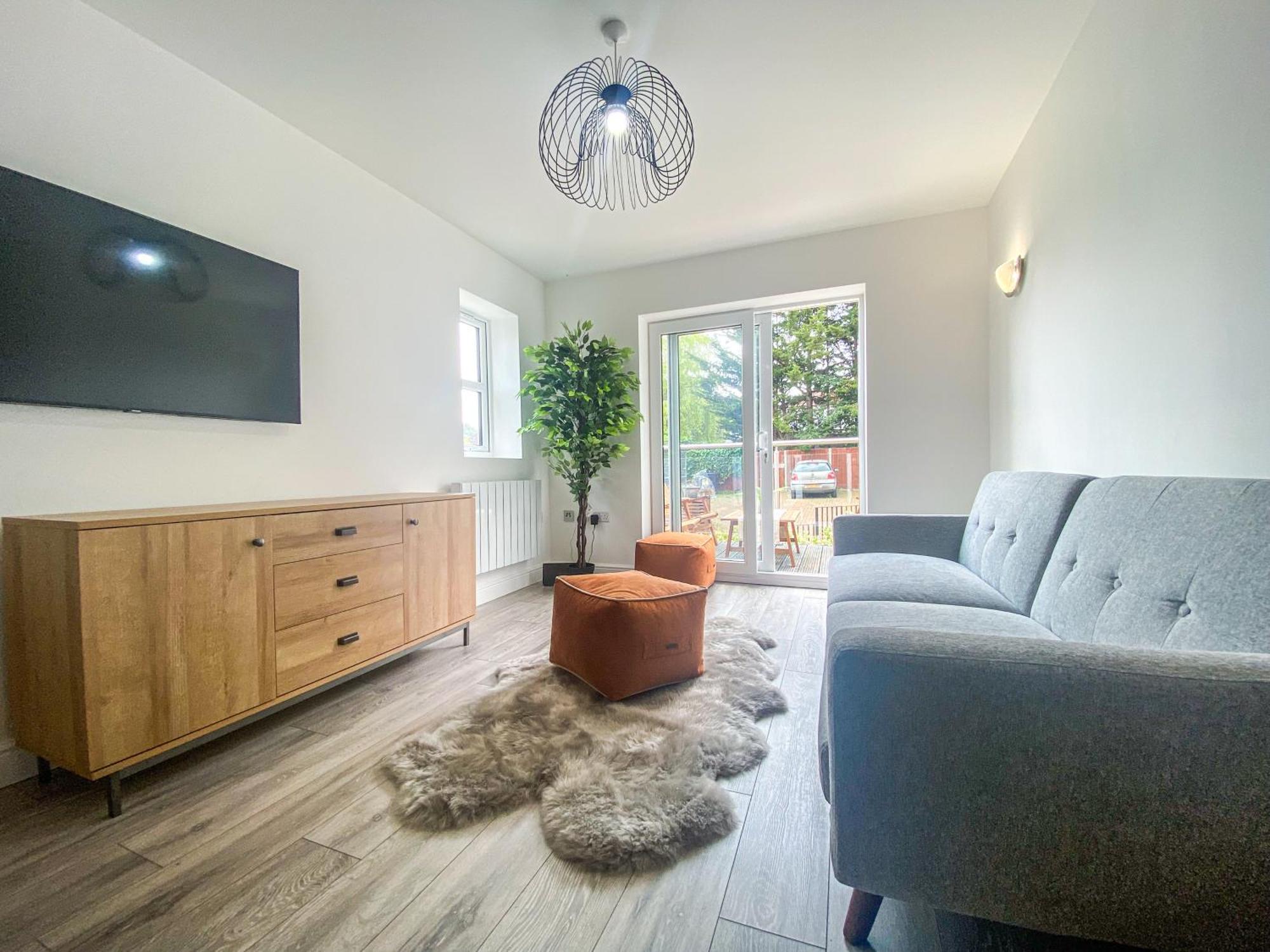 2 Bedroom City Centre Apartment In High Wycombe With Parking Εξωτερικό φωτογραφία